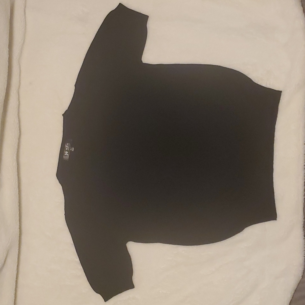 Black short short sleeve sweater.